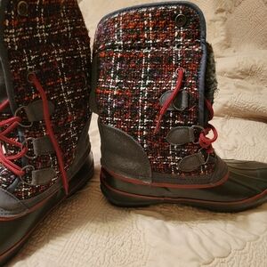 Khombu Elysse Rubber Upper Water Resistant Boots Plaid Lace Up Black Red 8
